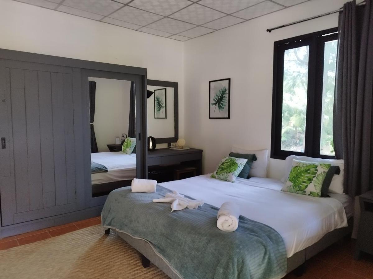 Red Pearl Beach Resort Csaloklum Kültér fotó